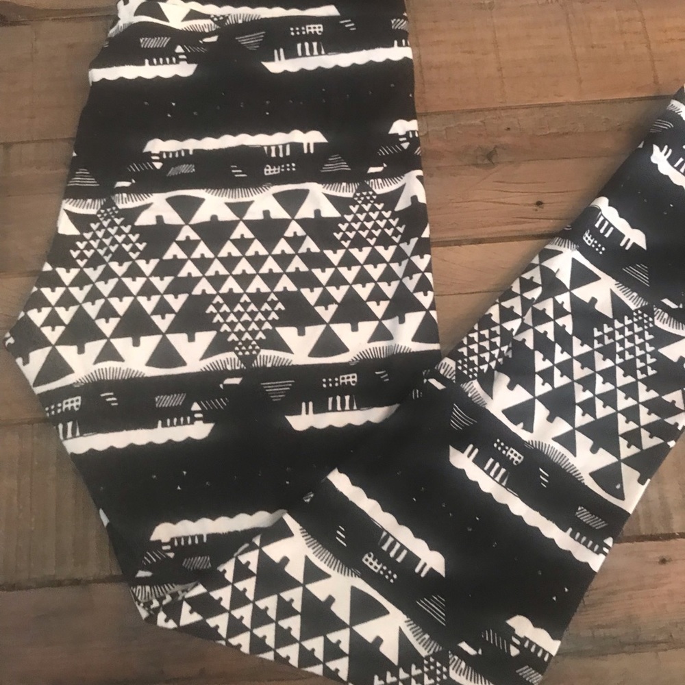 Lularoe black white tipi canoe leggings OS